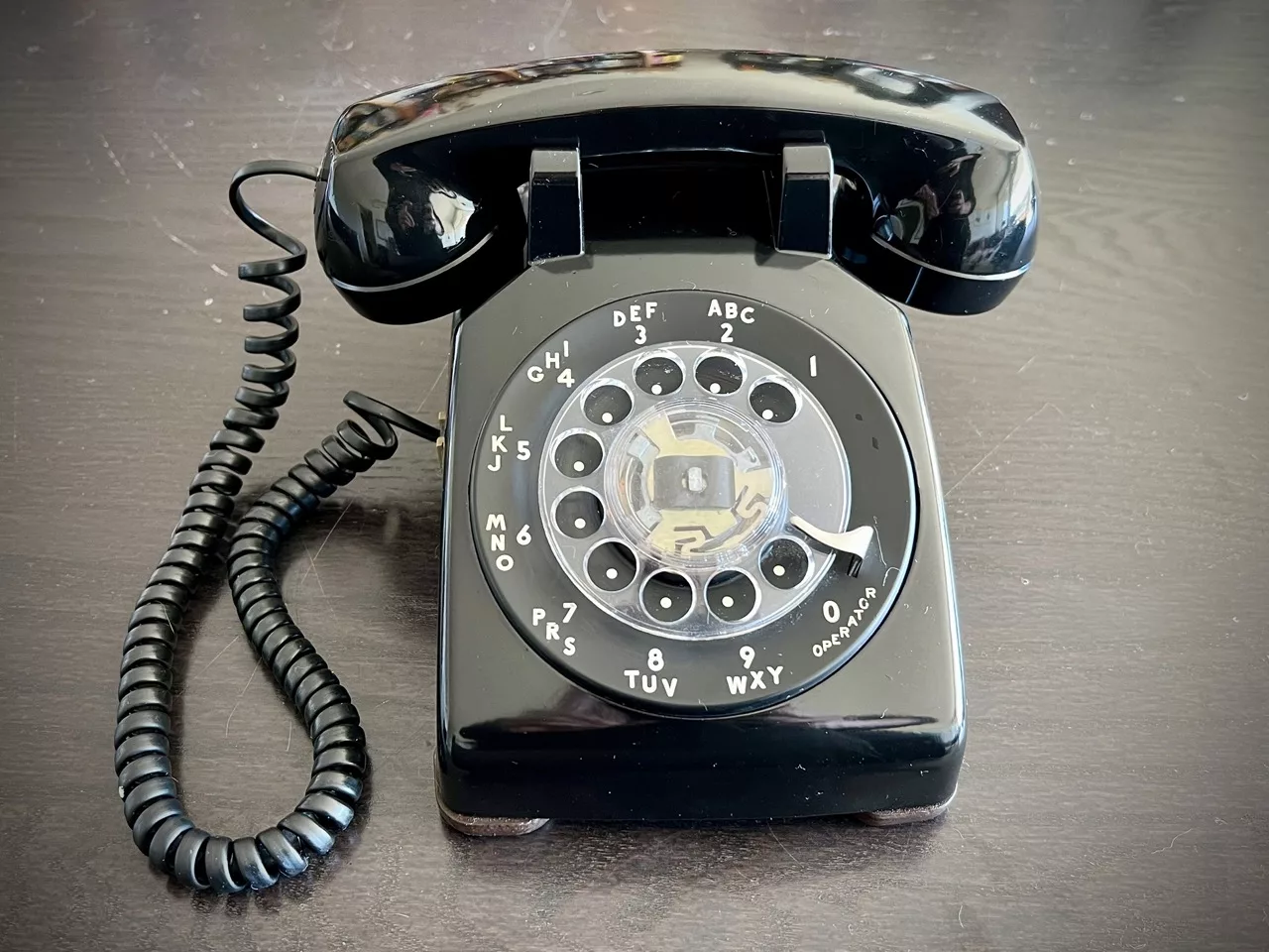 https://funnychord.com/wp-content/uploads/2023/08/vintage-rotary-phone-3-Large-jpeg.webp